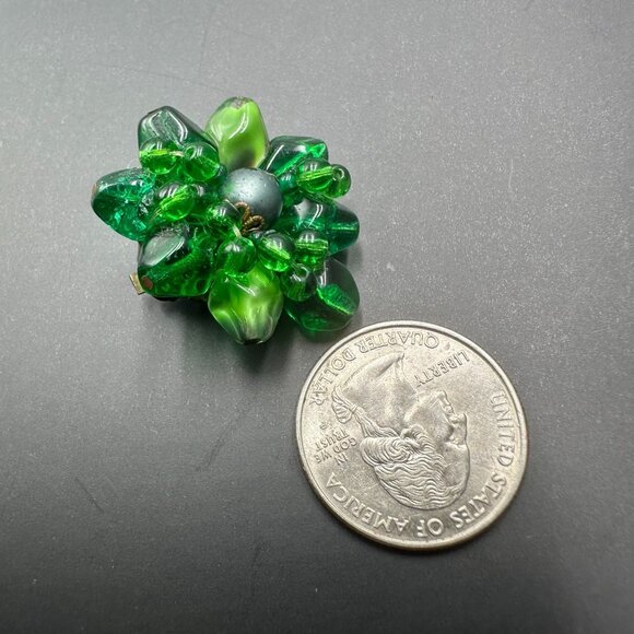 Vintage Green Glass Clip On Earrings Brass Tone Beaded Cluster Signed Germany - Picture 9 of 11